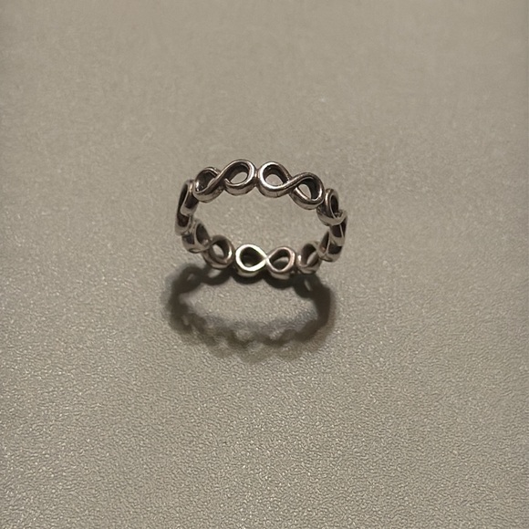 Elegant Sterling Silver 925 Infinity Ring size 5 - Picture 4 of 16
